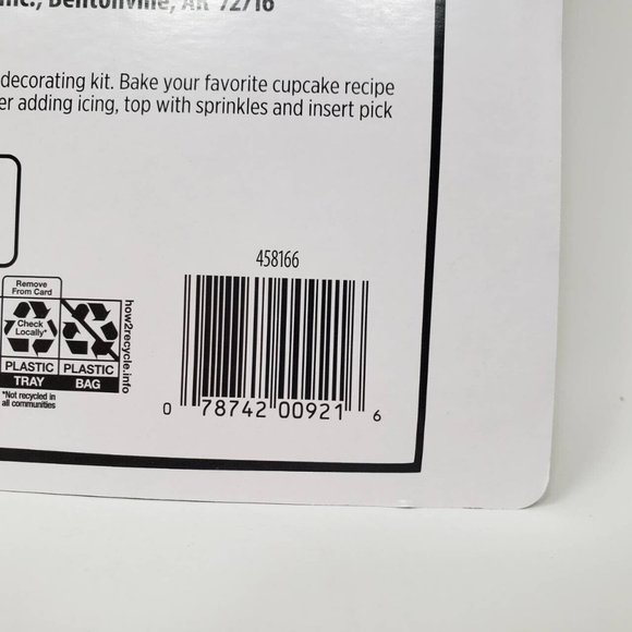 Halloween Cupcake Decorating Kit Great for Theme Parties Bloody Handprints, Kniv - Picture 9 of 9